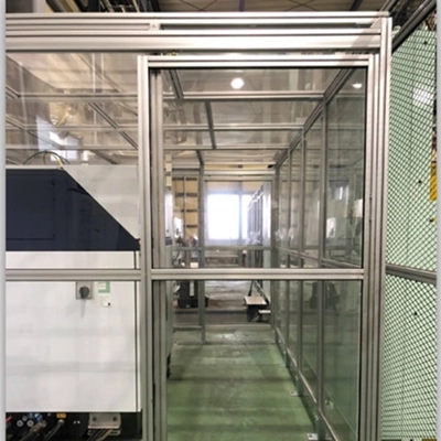 屋根付き小屋
